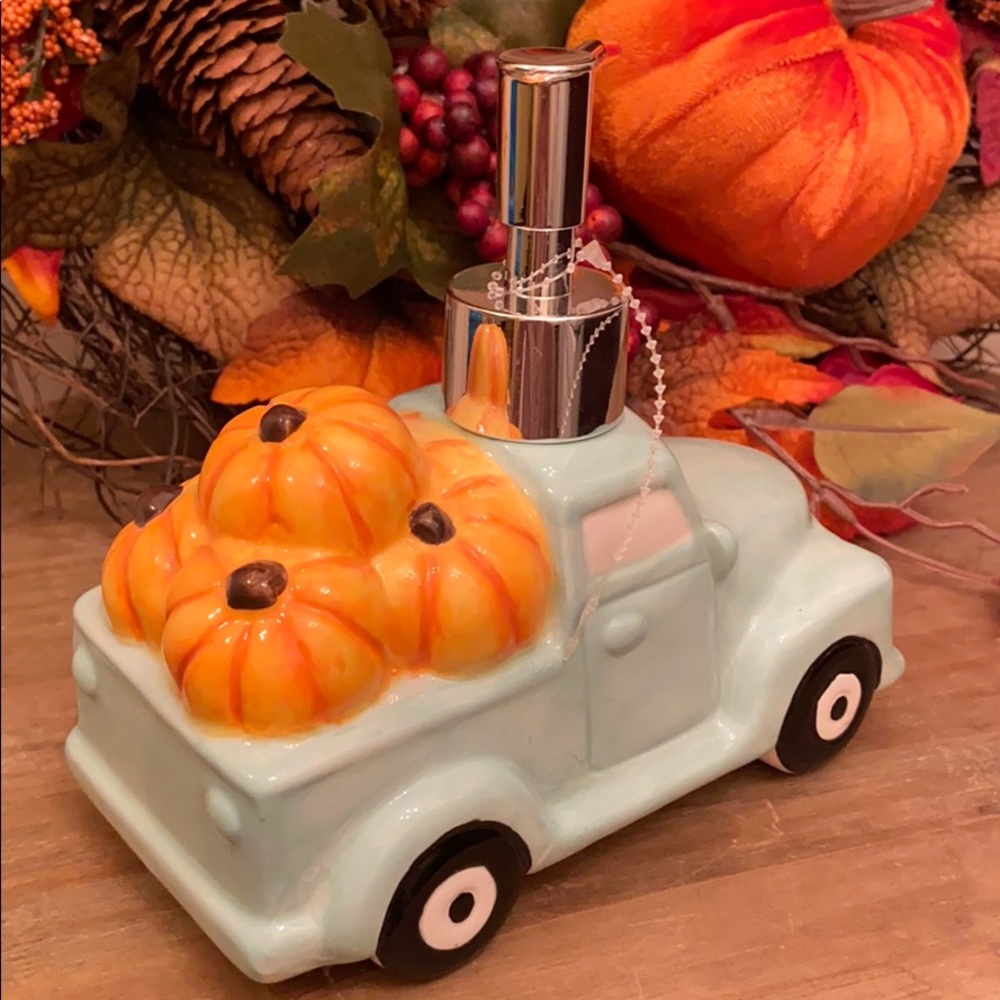 🍁 Farmhouse Pumpkin Vintage Farm Truck Soap Pump - Picture 4 of 5
